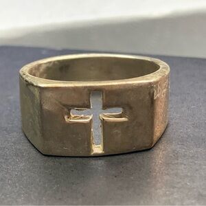Sterling Silver Cross Ring.